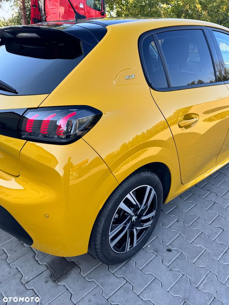 Peugeot 208 - 8