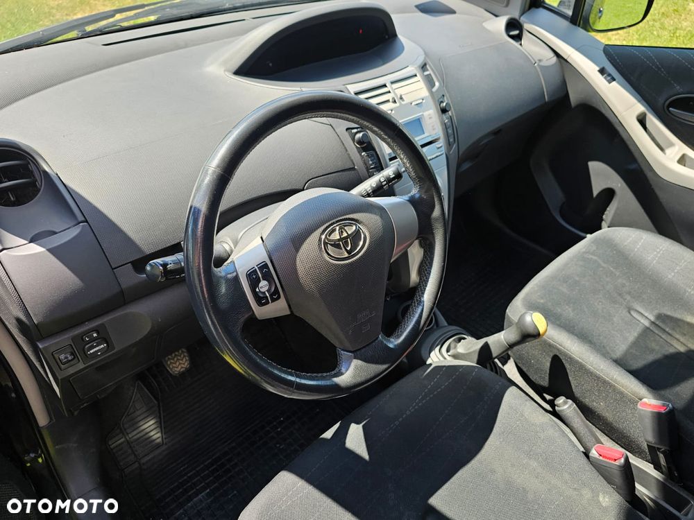 Toyota Yaris 1.3 VVT-i Sol - 23