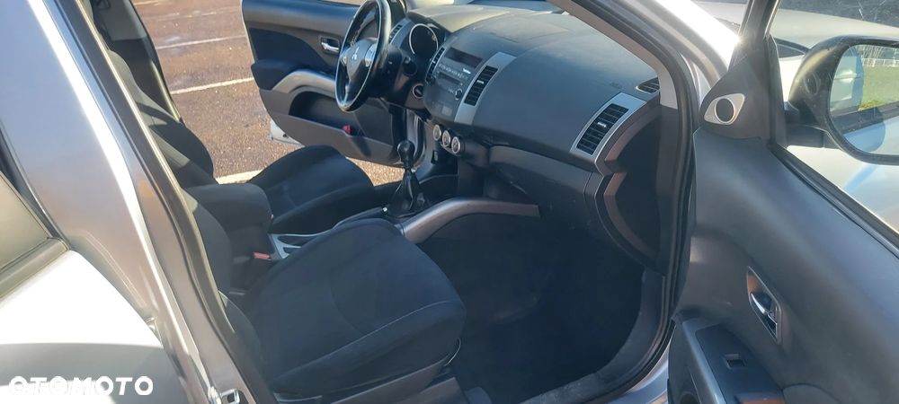 Mitsubishi Outlander 2.0 DID Intense + - 7