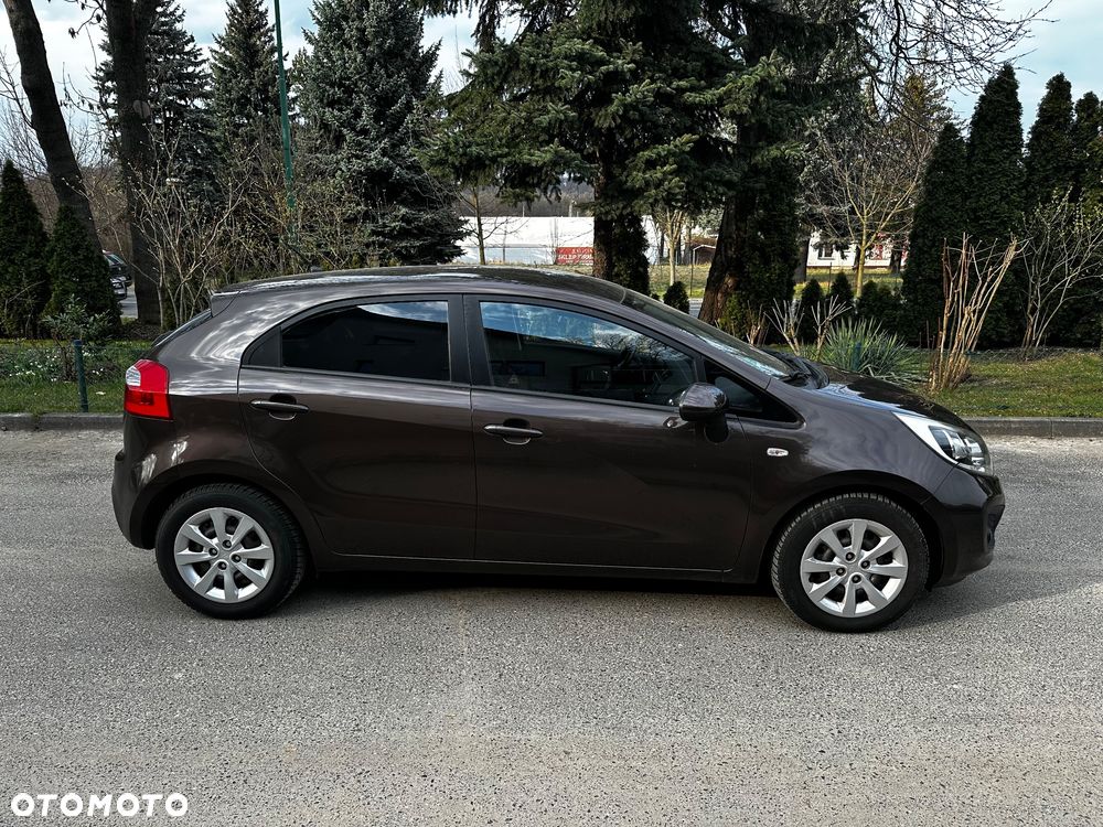 Kia Rio 1.2 L - 3
