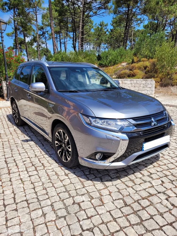 Mitsubishi Outlander 2.0 Instyle Navi - 1