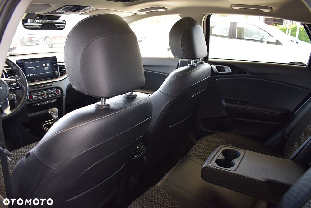 Kia Ceed - 12