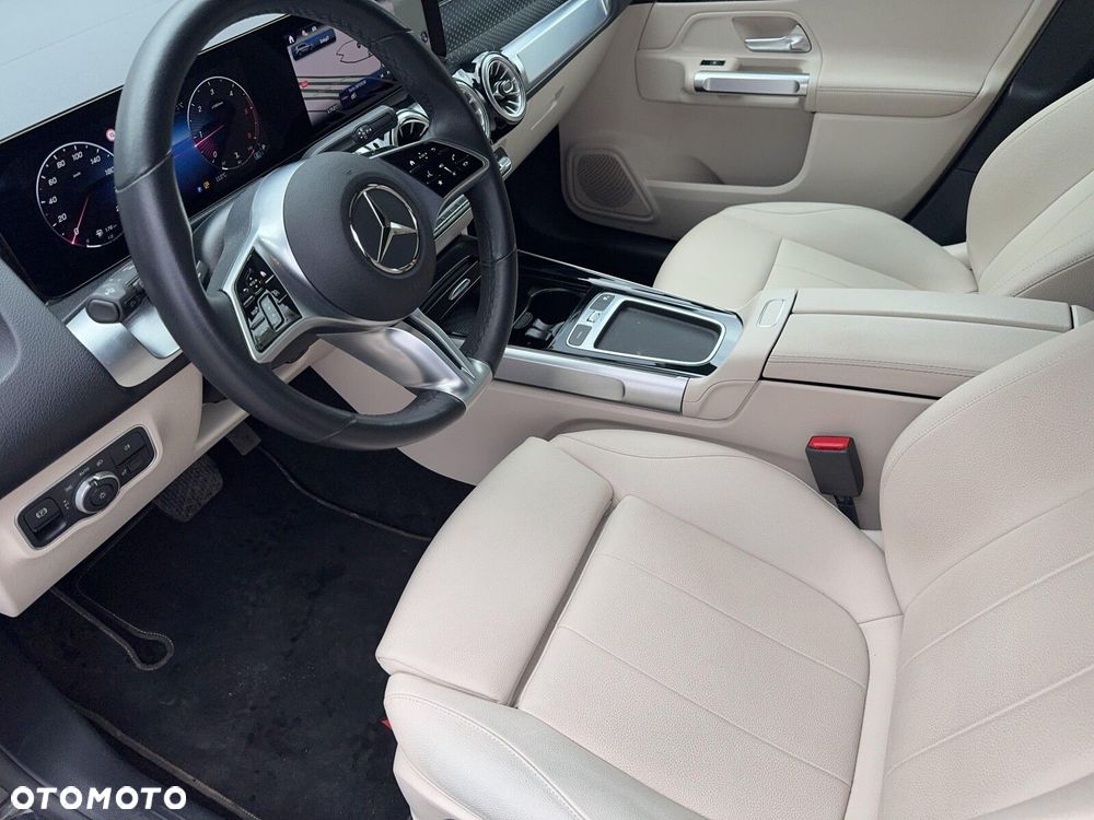 Mercedes-Benz GLB - 10