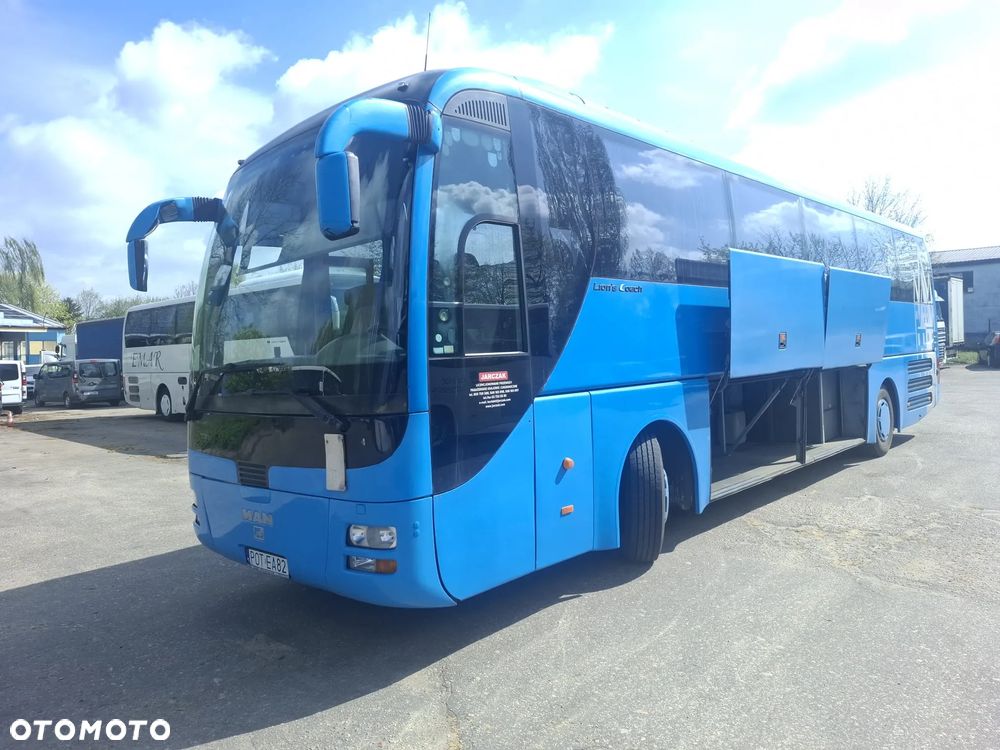 MAN LION'S COACH - 21
