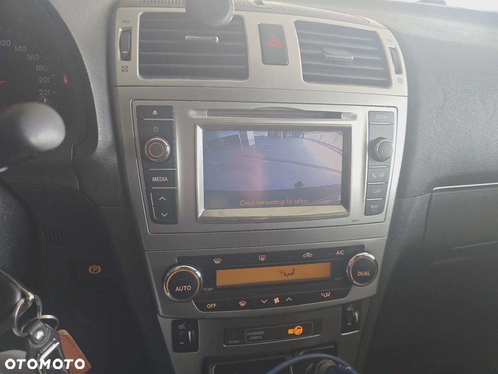 Toyota Avensis 1.8 Executive - 9