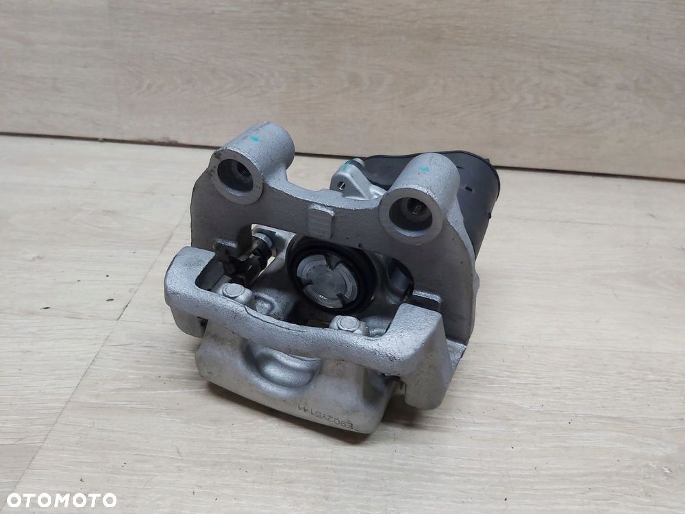 OMODA 5 E5 C5 zacisk prawy tył jarzmo 204003987AA - 4