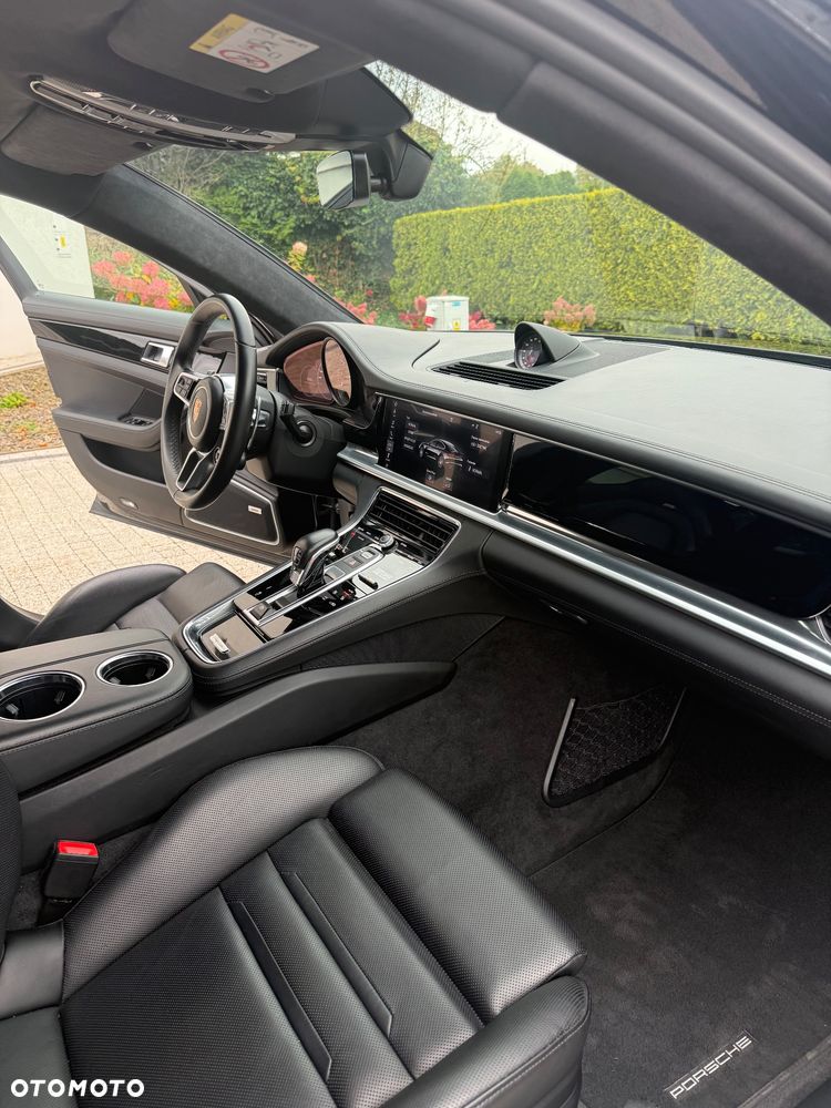 Porsche Panamera - 24