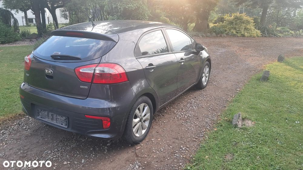 Kia Rio - 4
