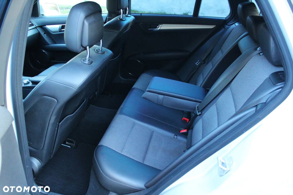 Mercedes-Benz Klasa C 180 T CGI Automatik BlueEFFICIENCY Avantgarde - 17