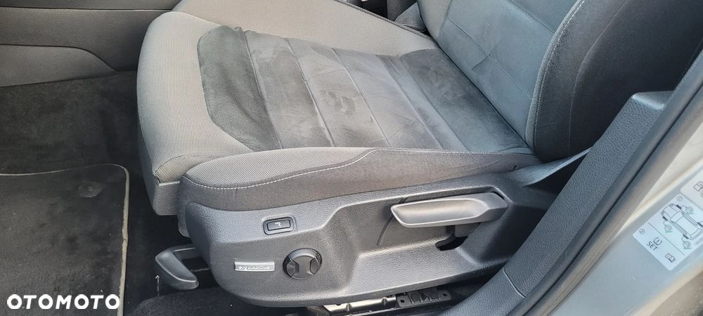 Volkswagen Golf 2.0 TDI BlueMotion Technology DSG Highline - 8