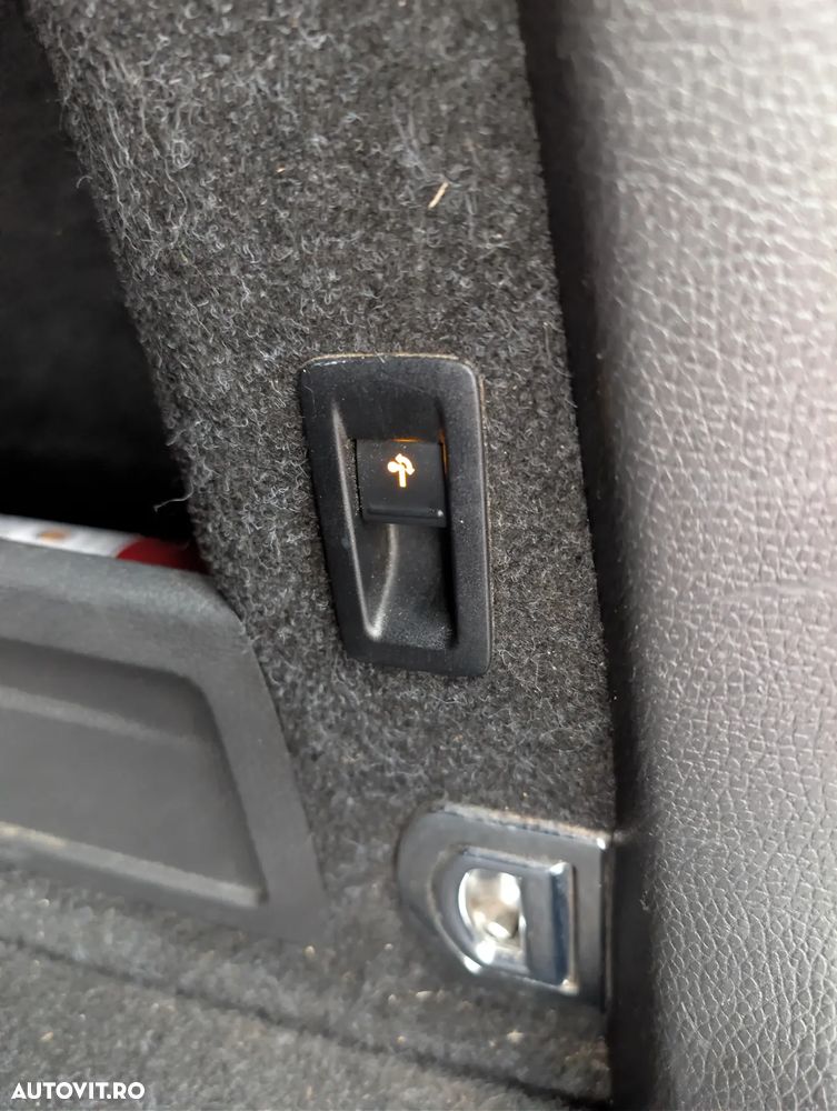 Volkswagen Passat Variant 2.0 TDI DSG Individual Chrom - 15