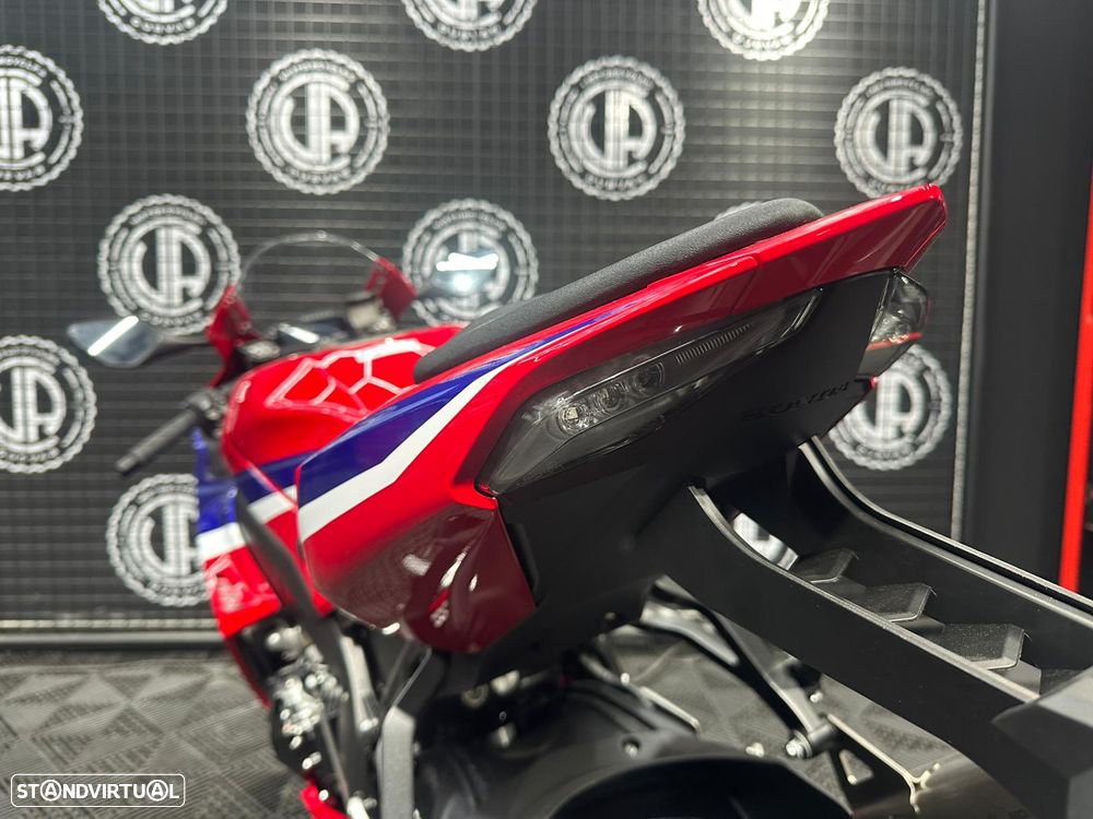 Honda CBR 1000RR-R FIREBLADE - 4