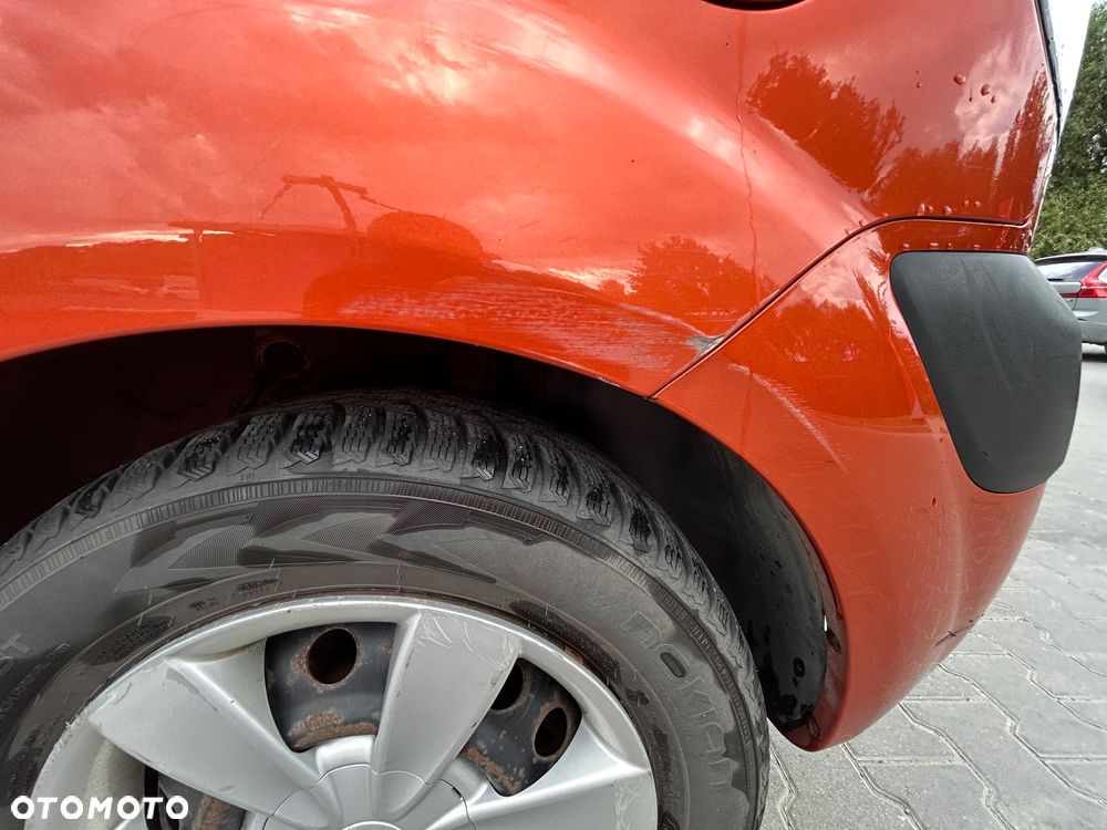 Kia Rio - 10