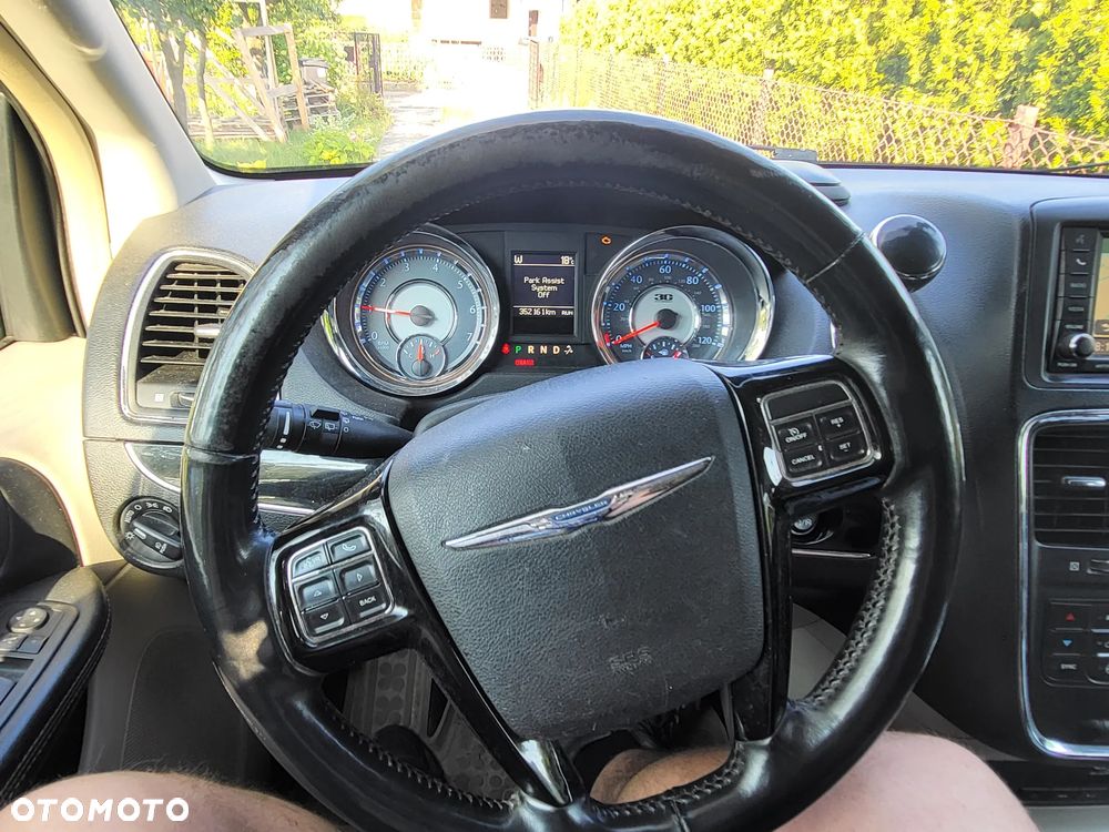 Chrysler Town & Country 3.6 Limited - 7