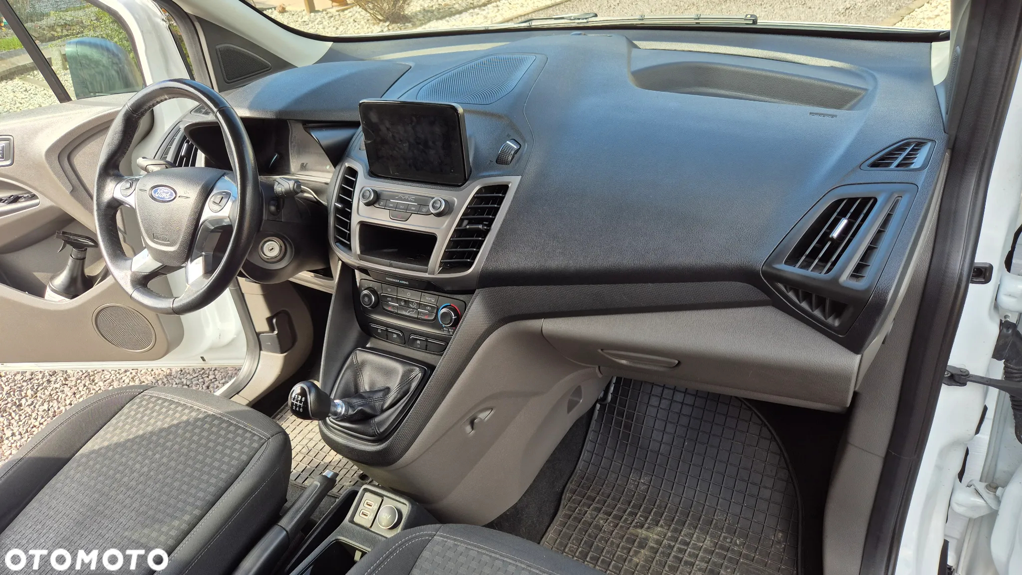Ford Tourneo Connect Grand - 16