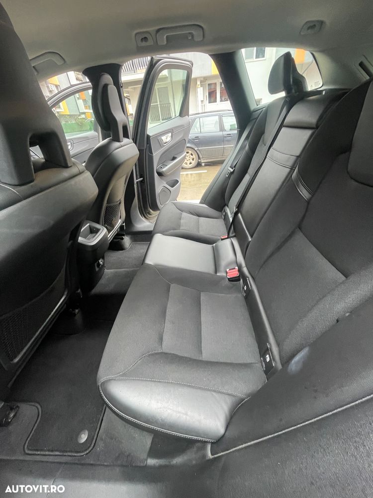 Volvo XC 60 T5 AWD Momentum - 8