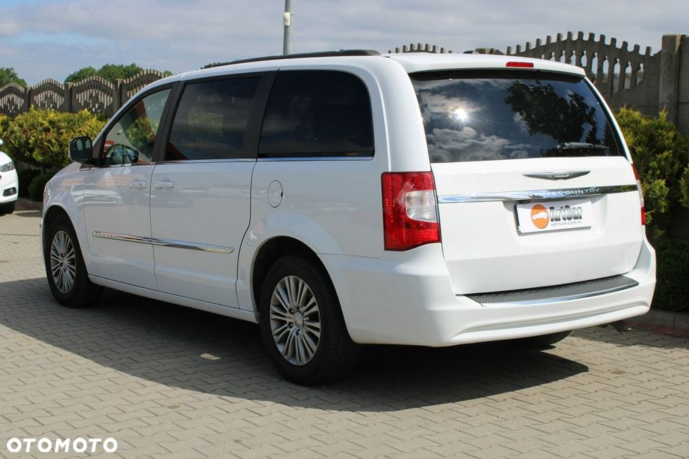 Chrysler Town & Country - 14