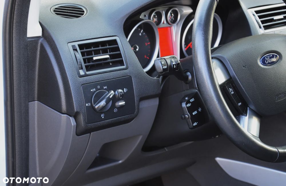 Ford Kuga - 17
