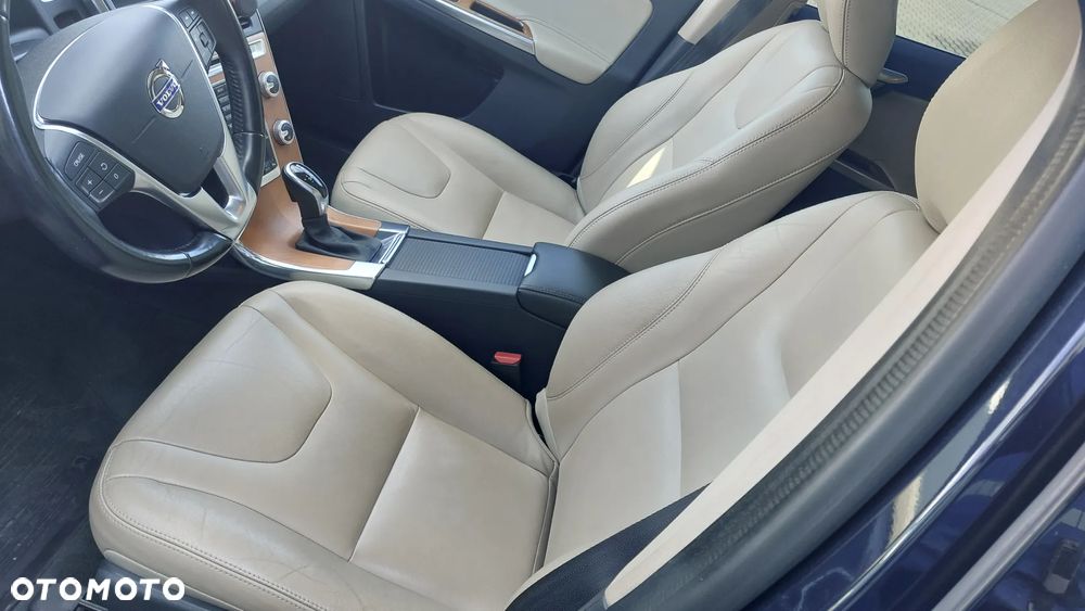 Volvo XC 60 T5 Kinetic - 8