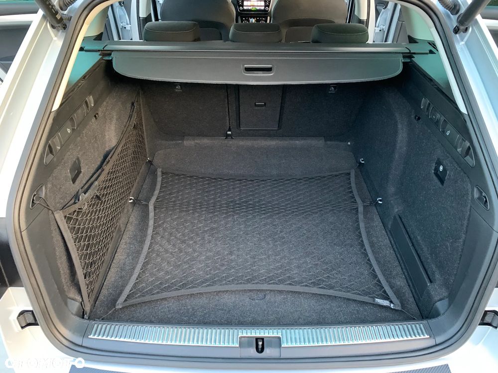 Skoda Superb 2.0 TDI SCR Ambition DSG - 20
