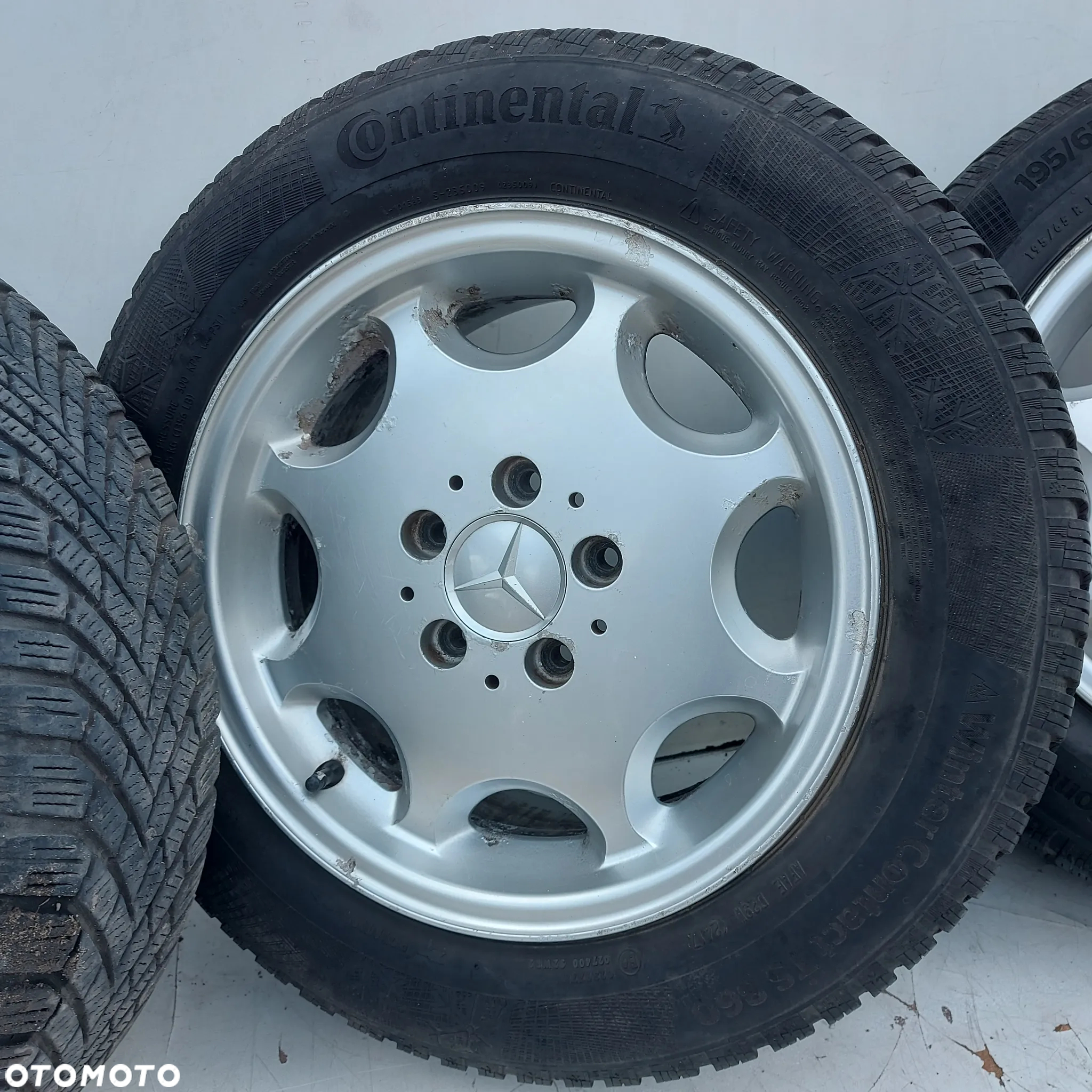 KOLA FELGI 15 KOMPLET CALOROCZNE MERCEDES E W210 ORYGINAL DEMONTAZ 2104010002 7JX15 ET 37 - 4