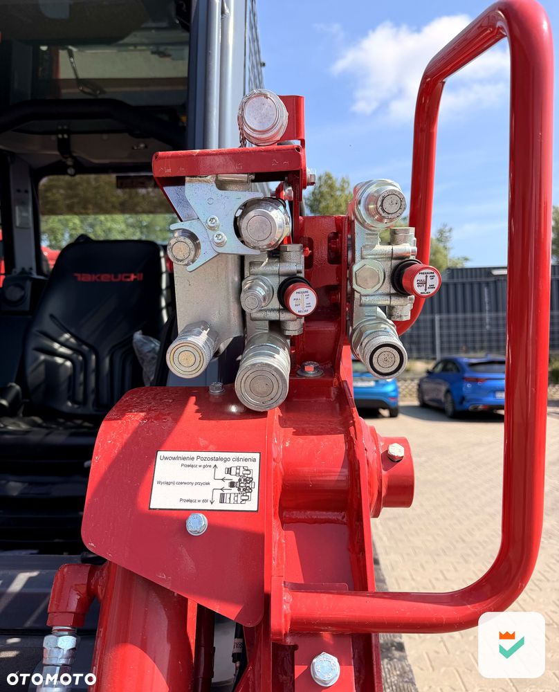 Takeuchi TL10 V2 - 12