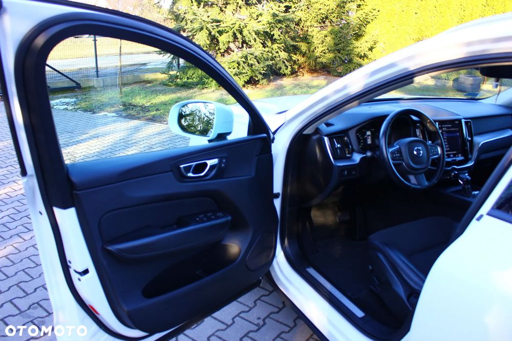 Volvo XC 60 D4 Momentum Pro - 33