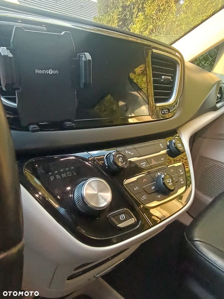 Chrysler Pacifica - 30