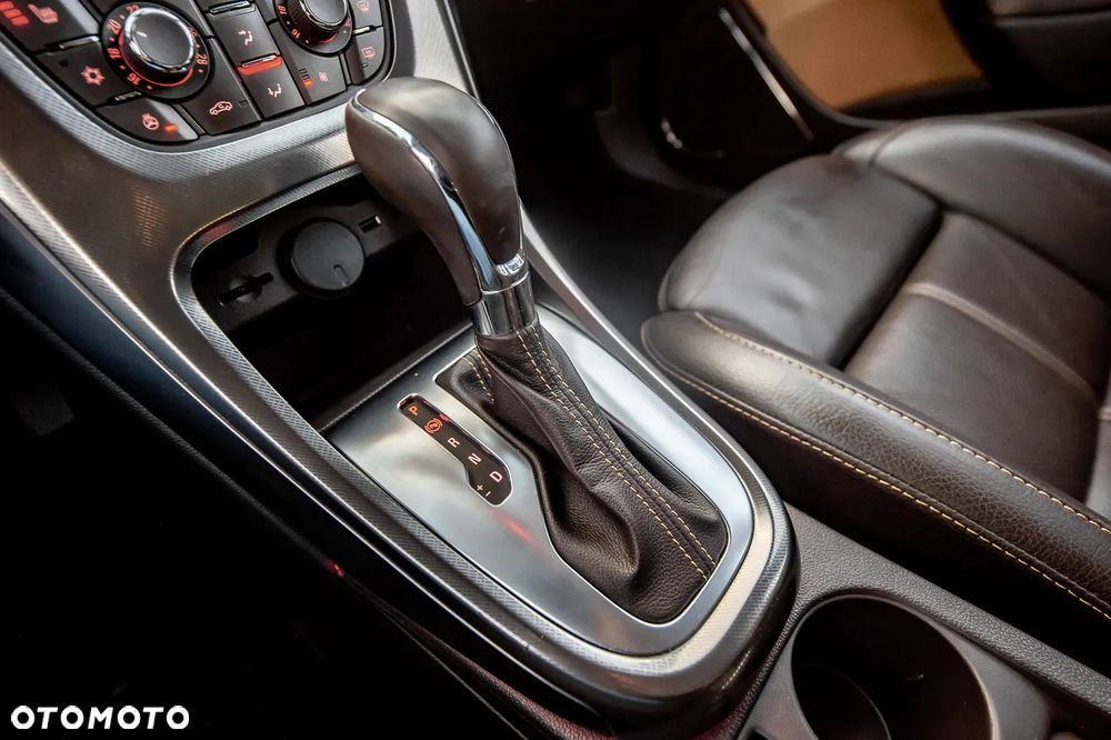 Opel Astra 1.6 Turbo Automatik Color Edition - 31