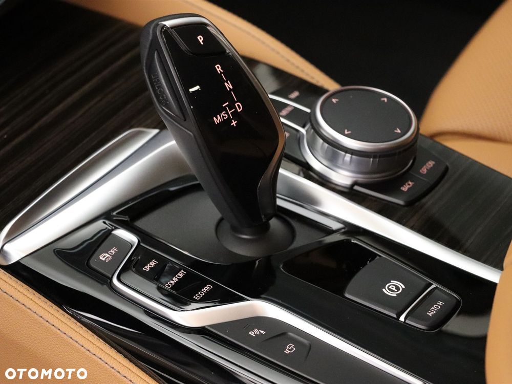 BMW Seria 5 520d xDrive Luxury Line sport - 8