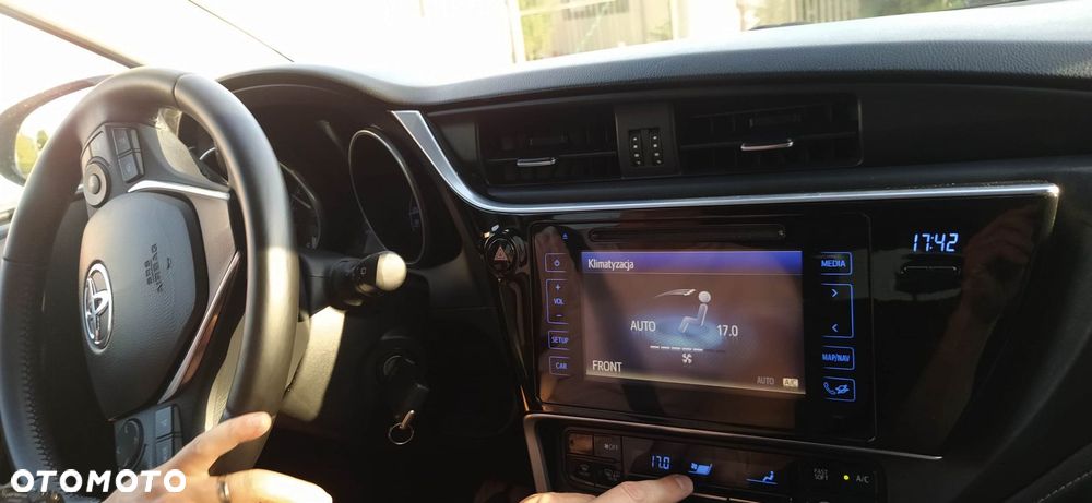Toyota Auris 1.6 Selection - 4