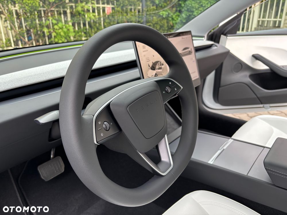 Tesla Model 3 - 12