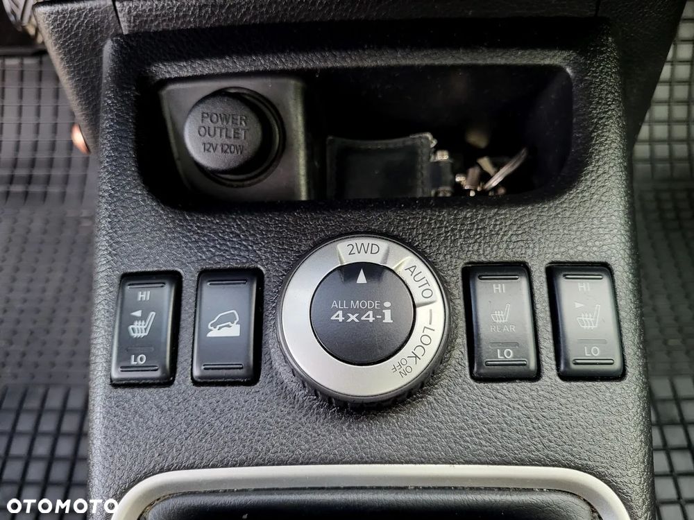 Nissan X-Trail 2.0 dCi 4x4 DPF Platinum - 22