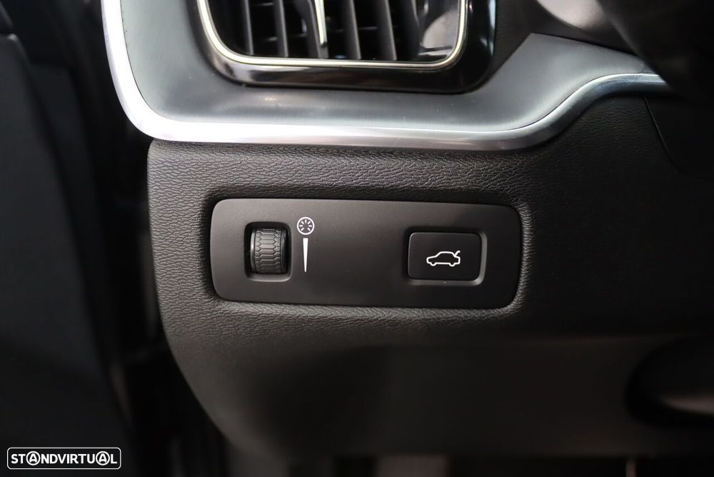 Volvo XC 60 2.0 D4 Inscription AWD Geartronic - 17