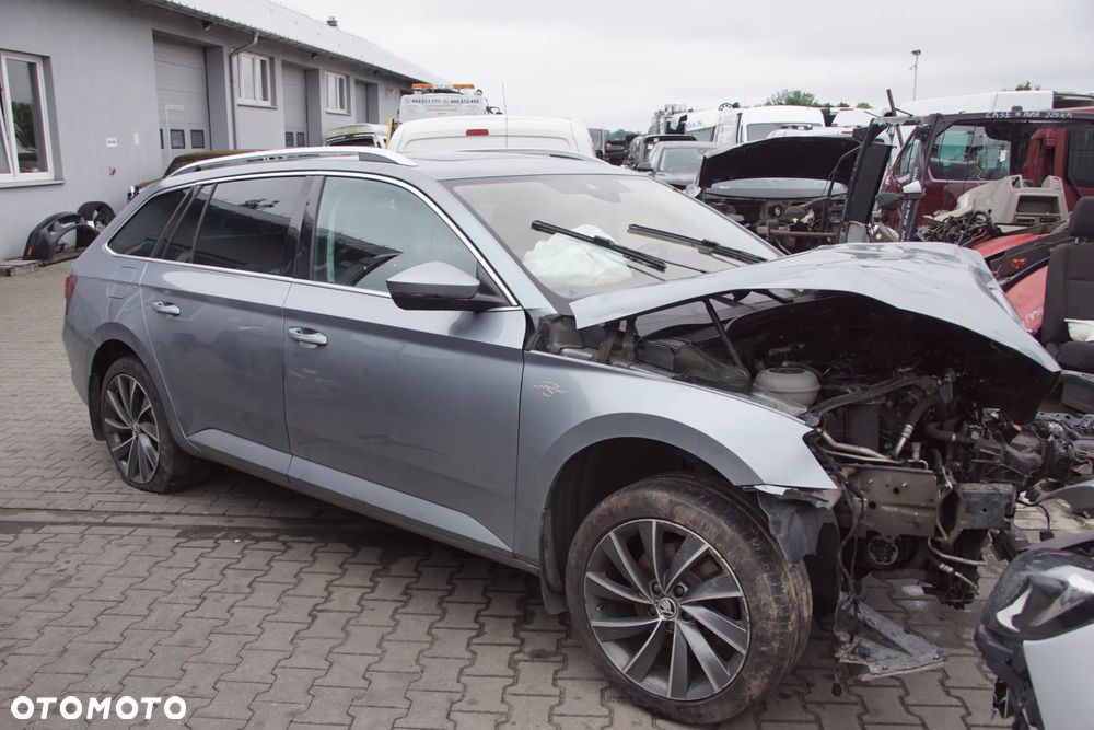 Auto na części - Skoda Superb III 4x4 2.0 TDI 190 KM DFHA SWP LF7M 2018R Silnik Skrzynia Drzwi Błotnik Zderzak Klapa Lampa Lusterko Klamka Szyba Deska Kokpit Sterownik Moduł Czujnik Licznik Wyświetlacz Panel Kierownica - 3