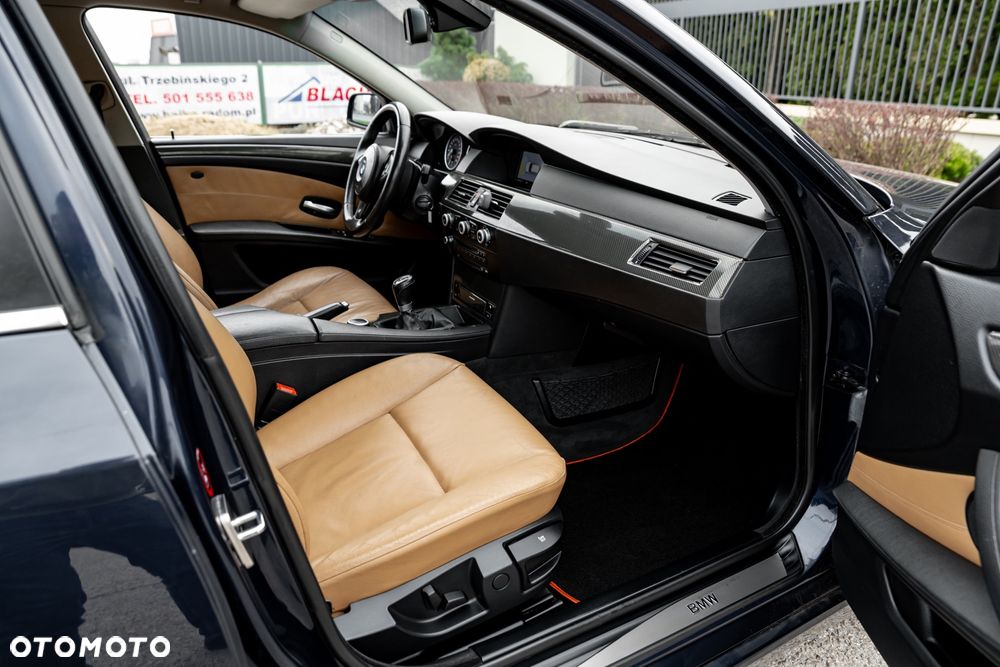 BMW Seria 5 525i xDrive - 20