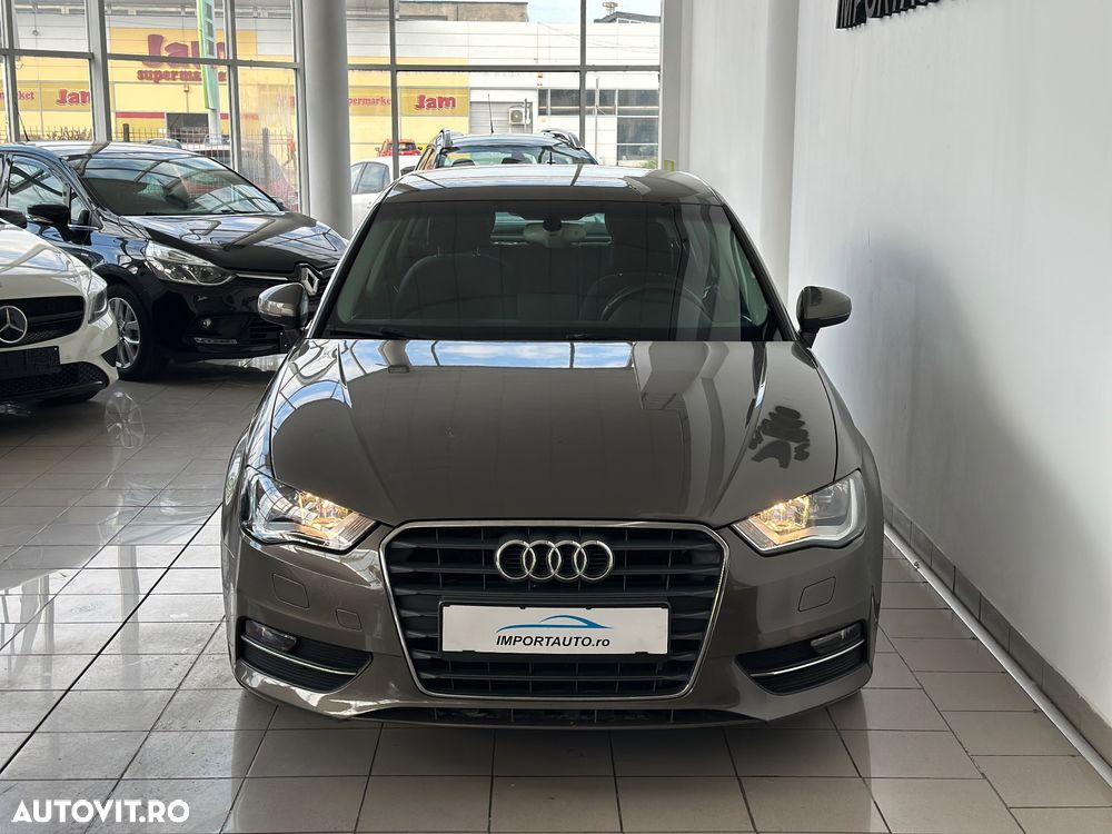 Audi A3 Sportback 1.6 TDI S-tronic Attraction - 2