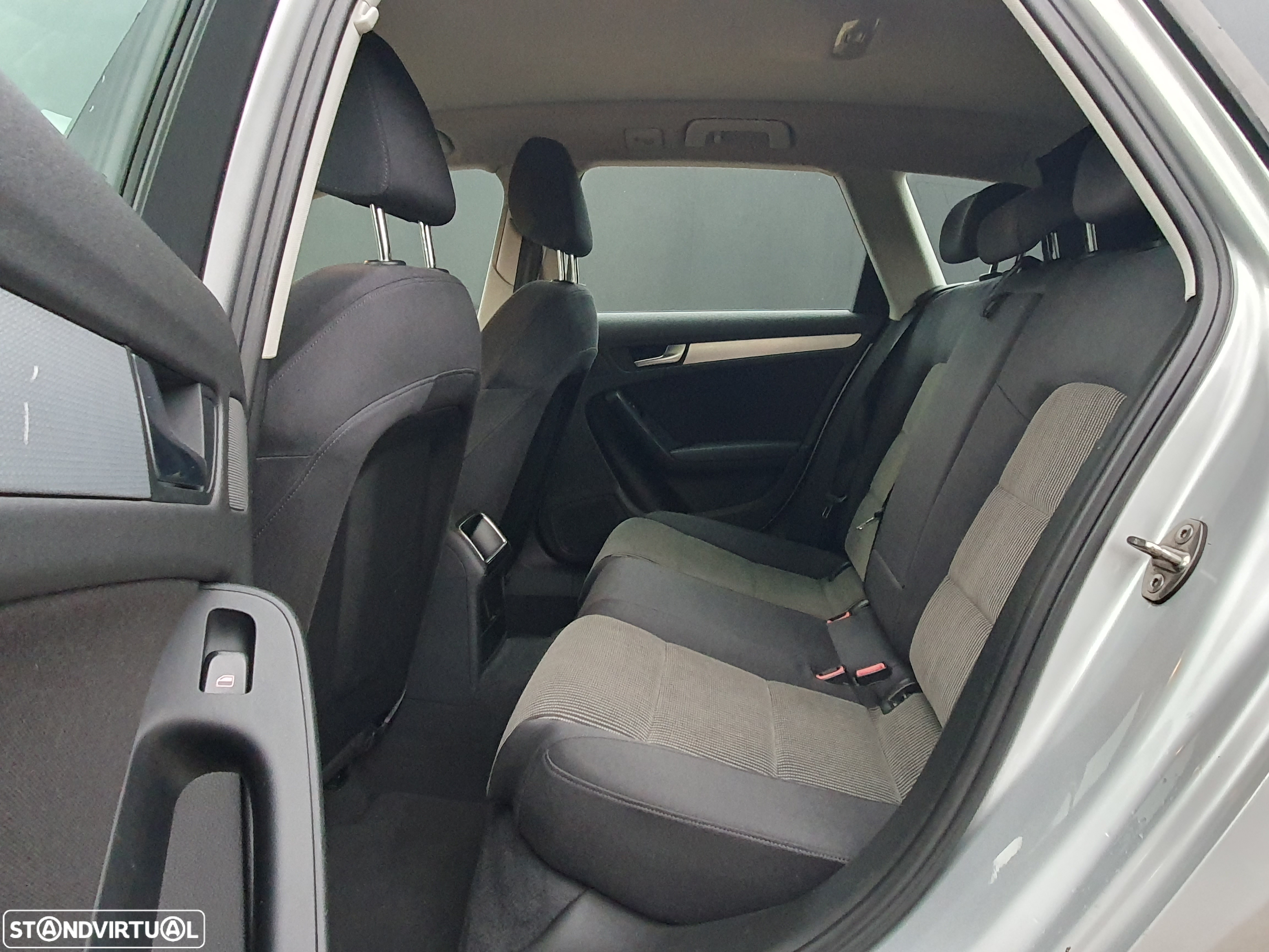 Audi A4 Avant 2.0 TDI Business Line Advance - 19