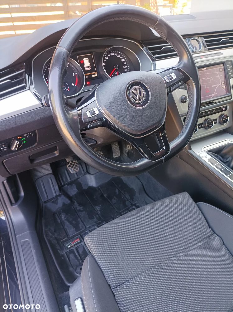 Volkswagen Passat - 8