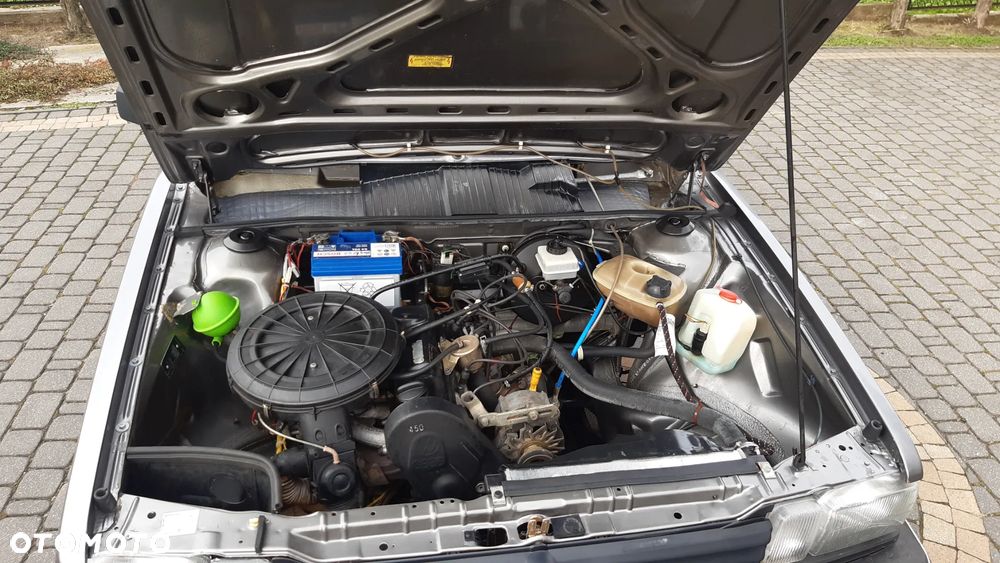 Volkswagen Passat 1.8 GL - 2