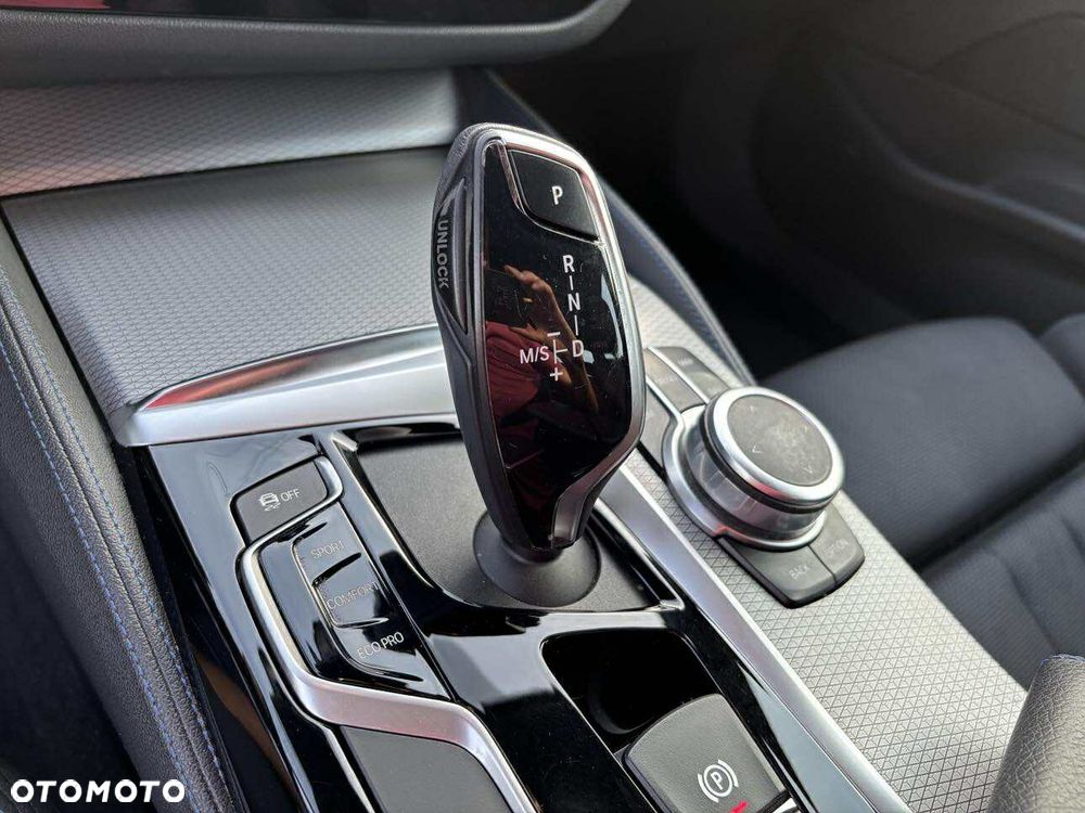 BMW Seria 5 518d M Sport - 4
