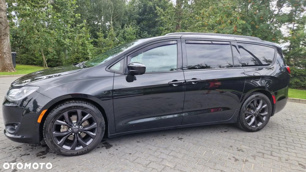 Chrysler Pacifica - 8