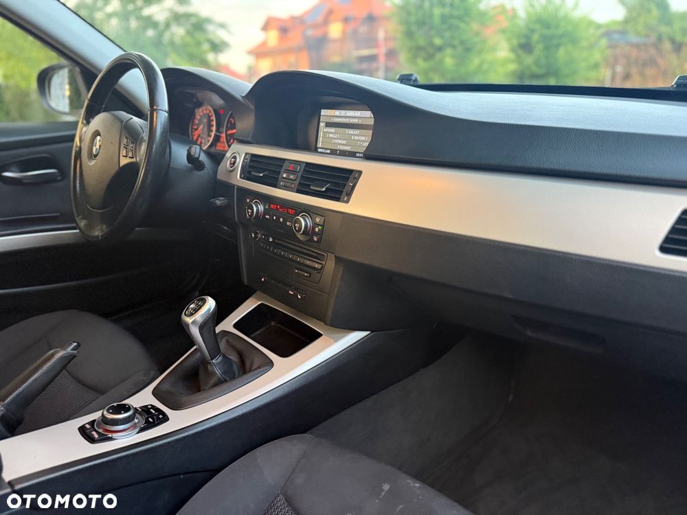 BMW Seria 3 320i Edition Exclusive - 24