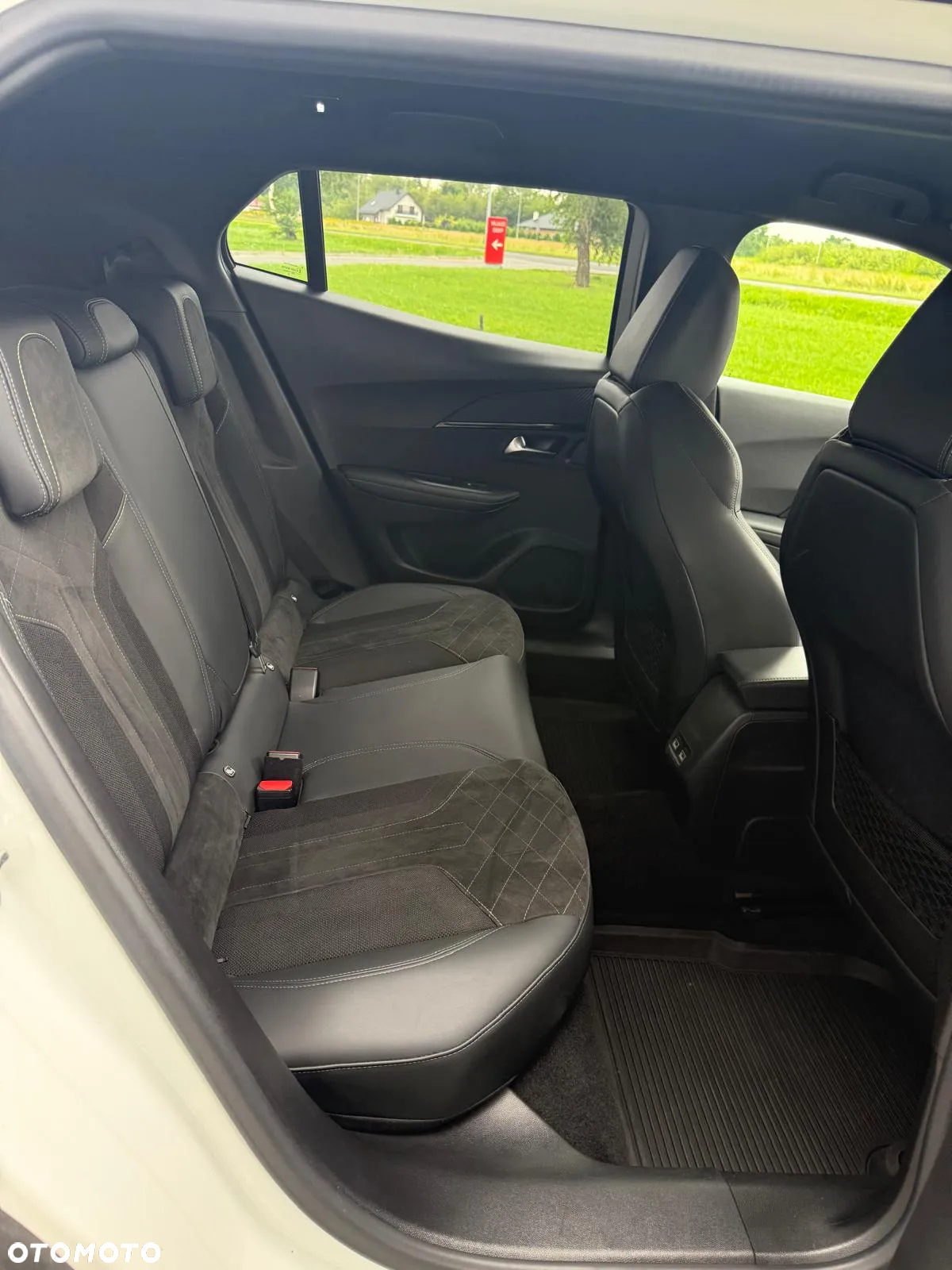 Peugeot 2008 1.2 PureTech GT Pack S&S EAT8 - 14