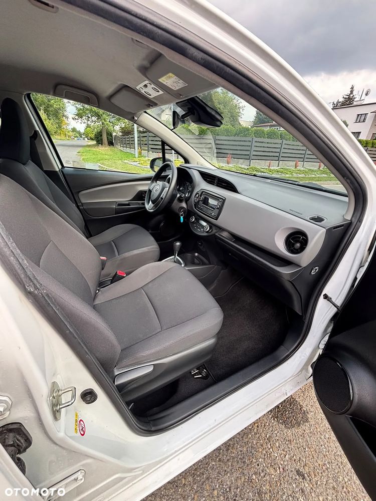 Toyota Yaris Hybrid 100 Life - 16
