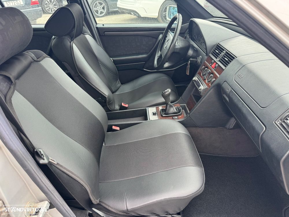Mercedes-Benz C 220 D Elegance - 28