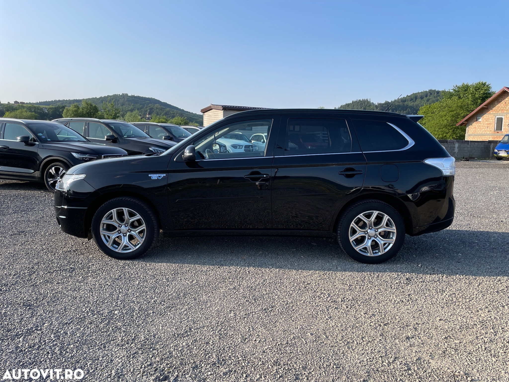 Mitsubishi Outlander 2.0 4WD Plug-In Hybrid - 13