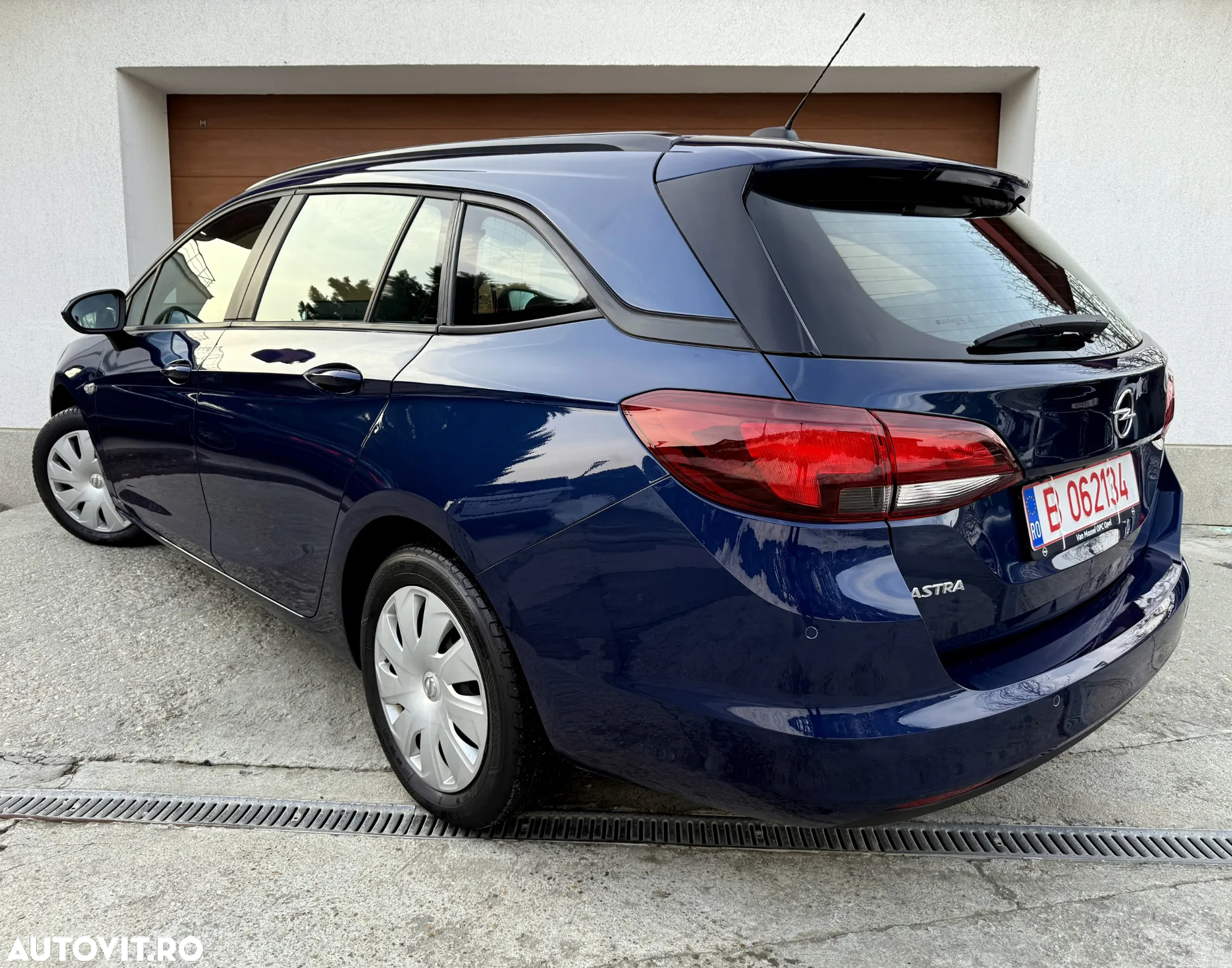 Opel Astra Sports Tourer 1.2 Turbo Enjoy - 4