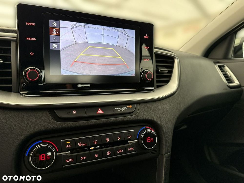 Kia Ceed - 27