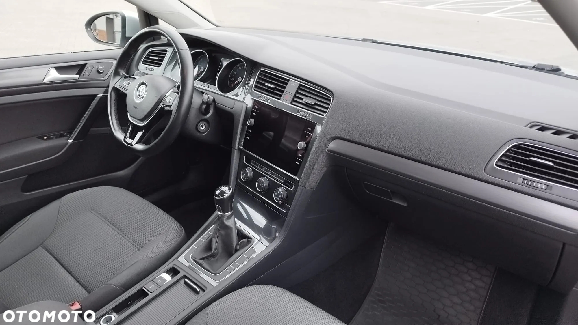 Volkswagen Golf - 23